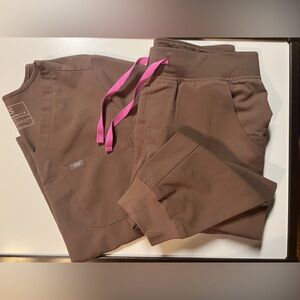 Smokey Taupe figs scrub set